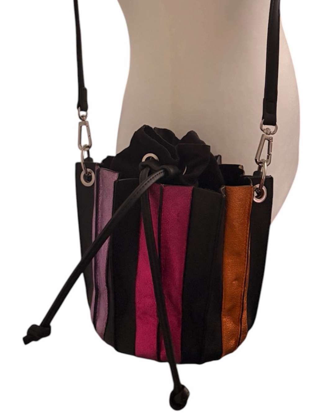Multicolor Metallic Stripe Drawstring Crossbody Bag - Black - Picture 2 of 2